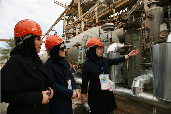 بازدید جمعی از بانوان متخصص از مناطق عملیاتی شرکت بهره برداری نفت و گاز زاگرس جنوبی 17