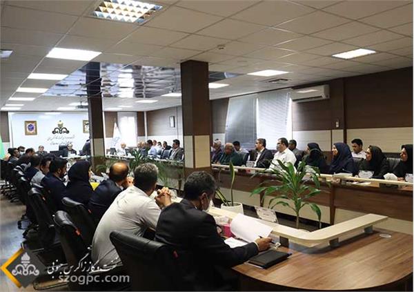 نشست صمیمی سرپرست شرکت زاگرس جنوبی با مدیران  و رؤسای ستادی و عملیاتی در سال جدید 12