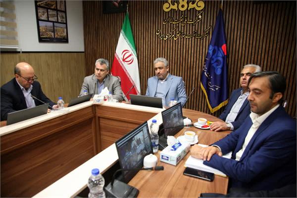 جلسه بررسی و ارائه راهکارهای حل مسائل مدیریت مالی شرکت نفت مناطق مرکزی ایران 4