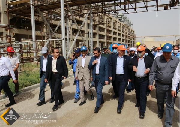 بازدید مدیرعامل شرکت نفت مناطق مرکزی ایران و هیات همراه از میدان نفتی خشت 36