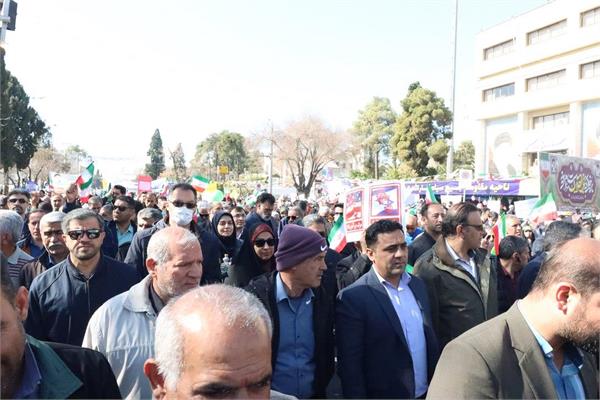 حضور کارکنان شرکت بهره‌برداری نفت و گاز زاگرس جنوبی در راهپیمایی ۲۲ بهمن 1403 14