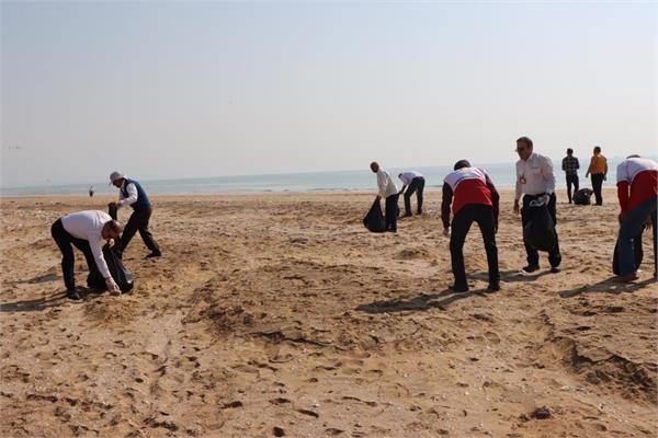 پاکسازی ساحل بندر دیر به مناسبت روز جهانی خاک 9