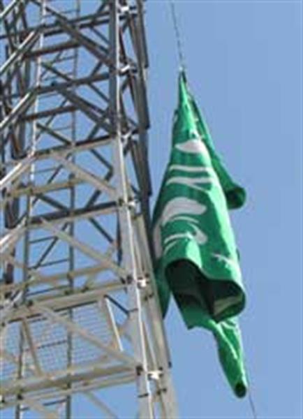 اهتزاز پرچم مقدس امام رضا (ع) بر فراز بام شرکت بهره برداری نفت و گاز زاگرس جنوبی