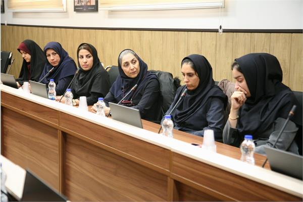 تقدیر از برگزیدگان مسابقات ورزشی بانوان بالای ۲۶ سال شرکت نفت مناطق مرکزی ایران 20