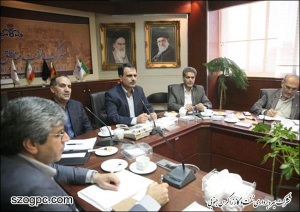برگزاری جلسه مدیر عامل شرکت نفت مناطق مرکزی ایران با جمعی از مدیران و روسای ستادی و عملیاتی (گزارش تصویری)