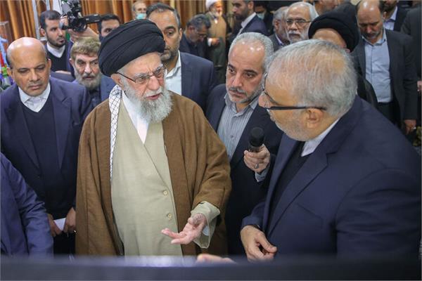 بازدید رهبر انقلاب از نمایشگاه توانمندی‌های تولید ایرانی/ تشریح دستاوردهای صنعت نفت 7