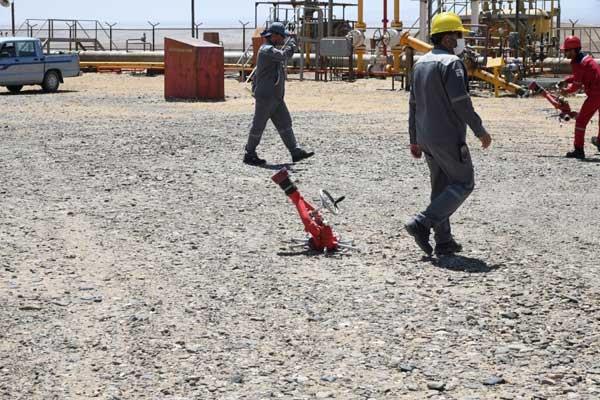 عملیات تعویض تاج چاه شماره ٣٦ خانگیران بدون حضور دکل 5