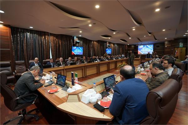 نخستین نشست مدیر عامل با مسئولین میان رده مدیریت های این شرکت نفت مناطق مرکزی ایران 12