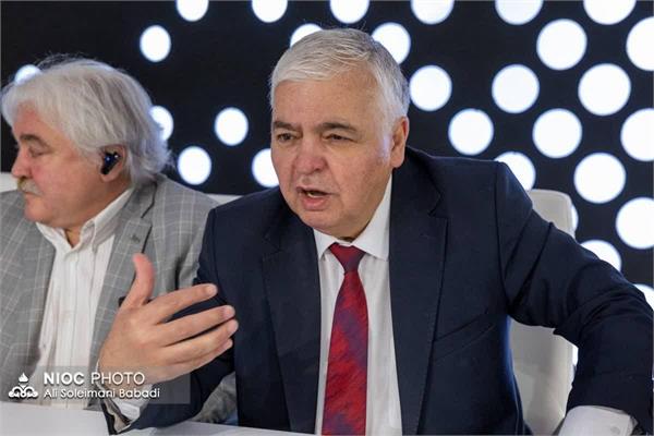 رایزنی نفتی مدیرعامل شرکت ملی نفت ایران با رایزن اقتصادی روسیه در حاشیه نمایشگاه 3