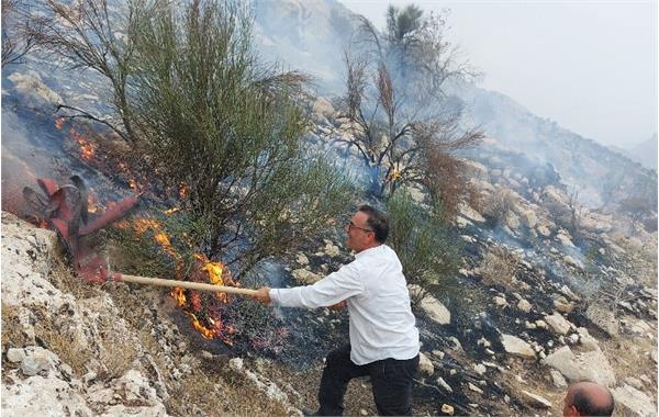 اطفاء حریق در کوهستانهای اطراف منطقه عملیاتی آغار و دالان 6