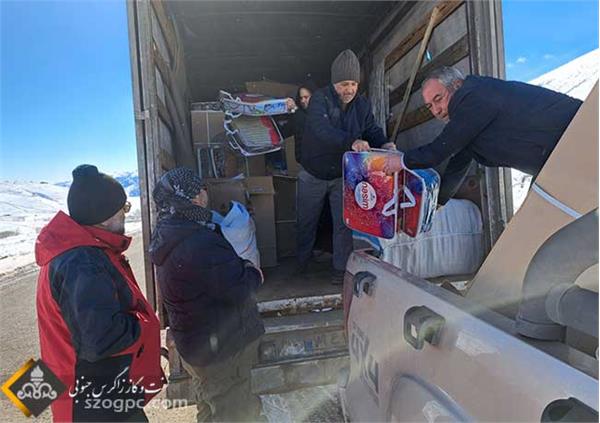 توزیع اقلام مورد نیاز زلزله زدگان خوی 10