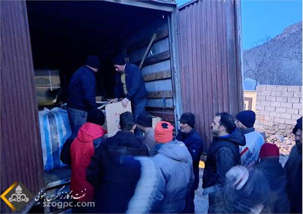 توزیع اقلام مورد نیاز زلزله زدگان خوی 2