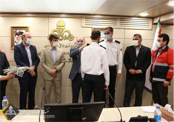 اعطای سردوشی به آتش نشانان نفت و گاز زاگرس جنوبی 11