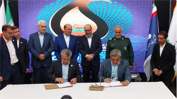 امضا ۳ قرارداد و تفاهم نامه توسعه میدان های گازی با نفت مناطق مرکزی ایران 2