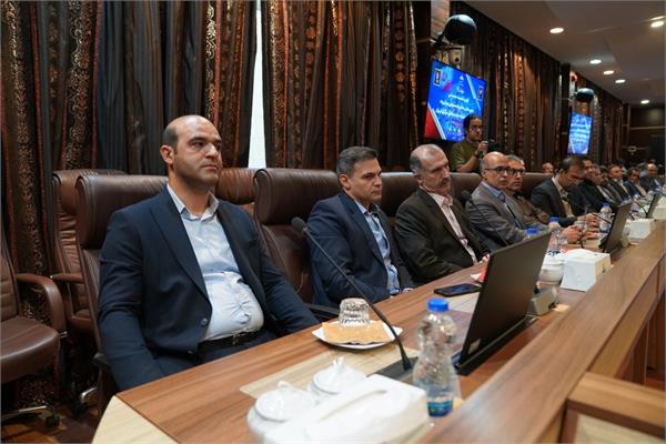 نخستین نشست مدیر عامل با مسئولین میان رده مدیریت های این شرکت نفت مناطق مرکزی ایران 24
