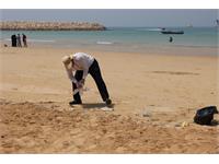 پاکسازی ساحل خلیج همیشه فارس توسط کارکنان منطقه عملیاتی نار و کنگان 17