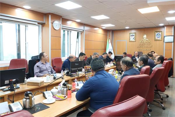 جلسه ای با حضور مدیر عامل و روسای خدمات پشتیبانی مناطق عملیاتی 10