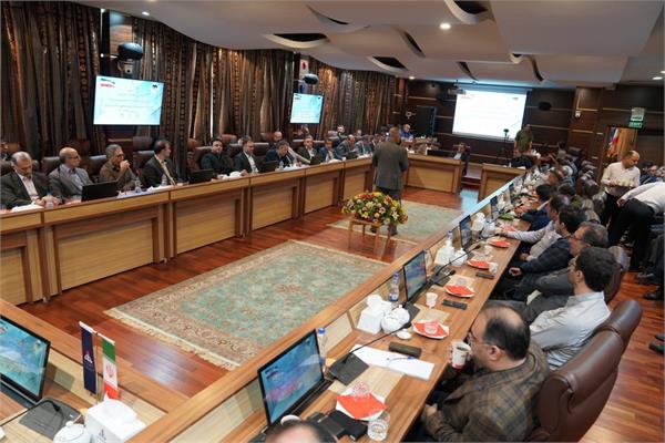 نخستین نشست مدیر عامل با مسئولین میان رده مدیریت های این شرکت نفت مناطق مرکزی ایران 15