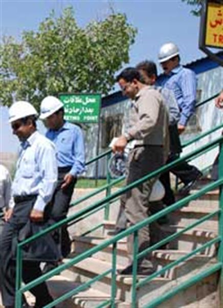 بازدید تعدادی از همکاران شرکت بهره برداری نفت و گاز زاگرس جنوبی از پالایشگاه شیراز