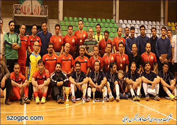 رقابت های فوتسال شرکت نفت مناطق مرکزی ایران با معرفی تیم های برتر پایان یافت.