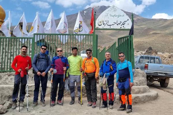 صعود پرسنل شرکت بهره‌برداری نفت و گاز زاگرس جنوبی به قله دماوند 3