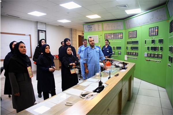 بازدید جمعی از بانوان متخصص از مناطق عملیاتی شرکت بهره برداری نفت و گاز زاگرس جنوبی 12