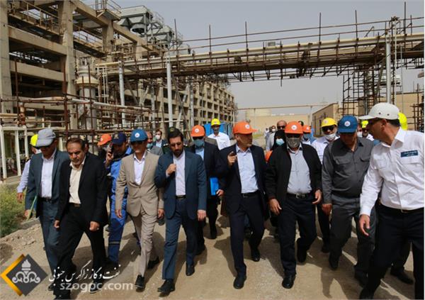 بازدید مدیرعامل شرکت نفت مناطق مرکزی ایران و هیات همراه از میدان نفتی خشت 37