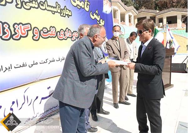 اهدایی ۴ هزار و ۲۳۲ بسته نوشت افزار شرکت ملی نفت به کمیته امداد امام خمینی(ره) فارس 10