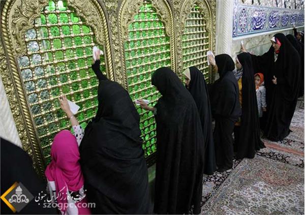 آیین غبارروبی ضریح حرم حضرت معصومه(س) توسط کارکنان شرکت نفت مناطق مرکزی ایران 5