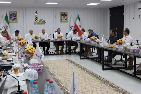 بازدید مدیرعامل و مدیر مهندسی و ساختمان شرکت نفت مناطق مرکزی و‌ هیأت همراه از میدان خارتنگ 16