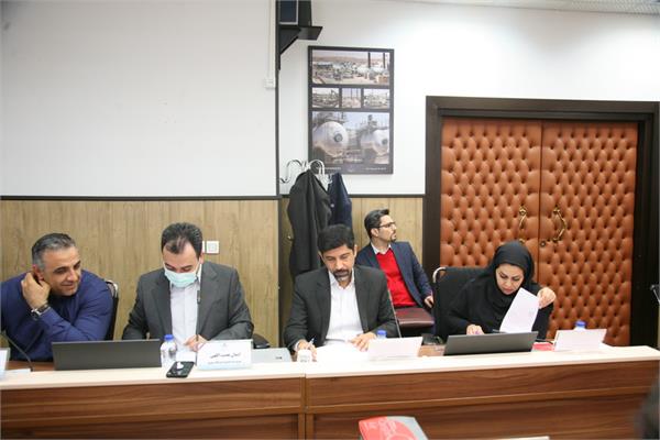 جلسه پیش بینی تولید شرکت نفت مناطق مرکزی ایران در مناطق تحت پوشش زاگرس جنوبی 12