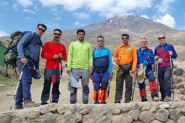 صعود پرسنل شرکت بهره‌برداری نفت و گاز زاگرس جنوبی به قله دماوند 2