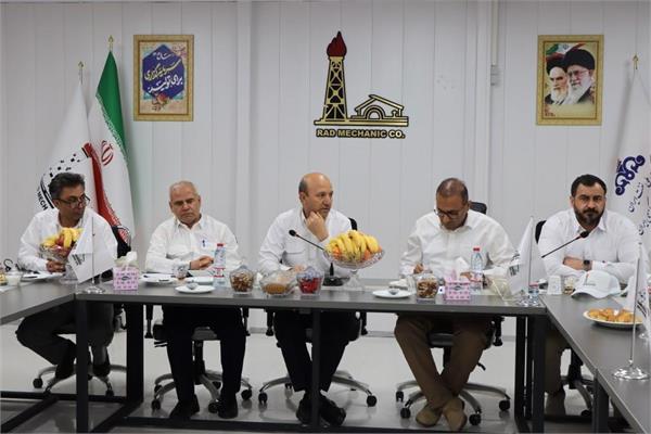 بازدید مدیرعامل و مدیر مهندسی و ساختمان شرکت نفت مناطق مرکزی و‌ هیأت همراه از میدان خارتنگ 14