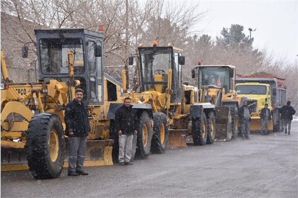 تلاش بی‌وقفه کارکنان شرکت نفت مناطق مرکزی ایران 21