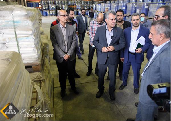 بازدید مدیرعامل و جمعی از مدیران ستادی از انبارهای کالا و تجهیزات نفت مرکزی 22