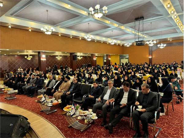 آیین اختتامیه مسابقات ورزشی بانوان بالای ۲۶ سال شرکت نفت مناطق مرکزی ایران 1