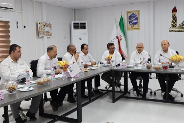 بازدید مدیرعامل و مدیر مهندسی و ساختمان شرکت نفت مناطق مرکزی و‌ هیأت همراه از میدان خارتنگ 13