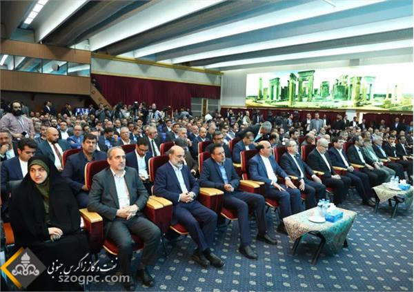 گزارش تصویری؛ آیین افتتاح رسمی بیست‌وهفتمین نمایشگاه بین‌المللی نفت، گاز، پالایش و پتروشیمی 10