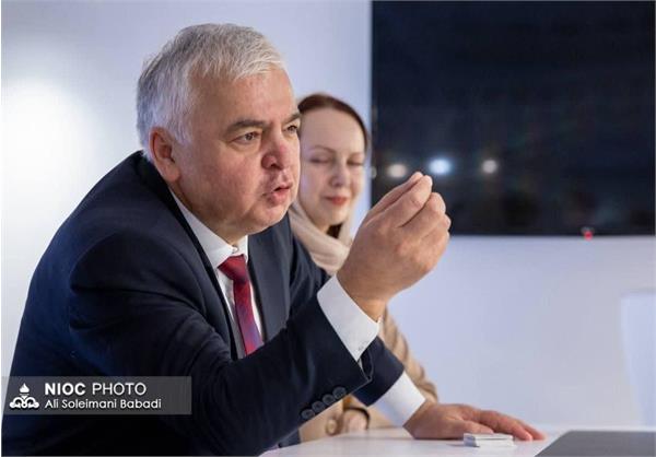 رایزنی نفتی مدیرعامل شرکت ملی نفت ایران با رایزن اقتصادی روسیه در حاشیه نمایشگاه 5