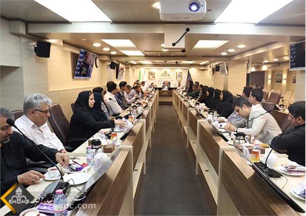 نشست دوره‌ای هیئت مدیره این شرکت با کارکنان امور مالی 12