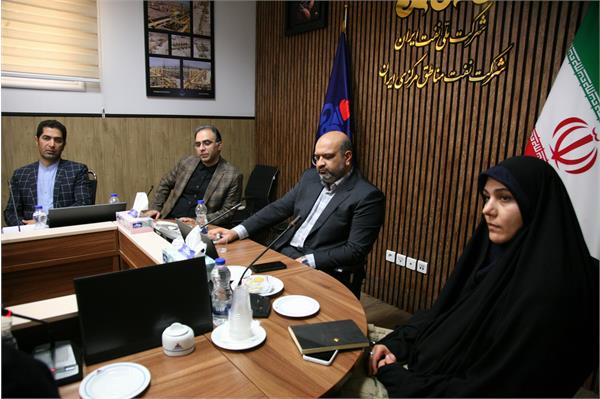 تقدیر از برگزیدگان مسابقات ورزشی بانوان بالای ۲۶ سال شرکت نفت مناطق مرکزی ایران 14