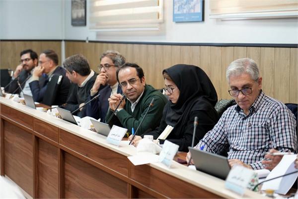 نشست آخرین وضعیت طرحهای اولویت دار شرکت نفت مناطق مرکزی 7