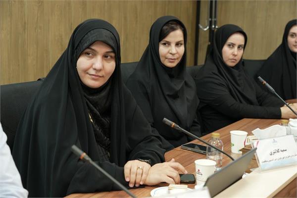 آیین معارفه و تکریم سرپرست جدید بهداشت ، ایمنی و محیط زیست نفت مناطق مرکزی ایران برگزار شد 16