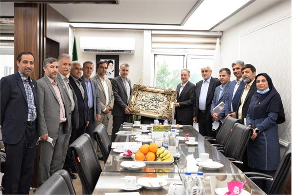 بازدید مدیرعامل شرکت نفت مناطق مرکزی ایران از ستاد شرکت بهره برداری نفت و گاز شرق 4