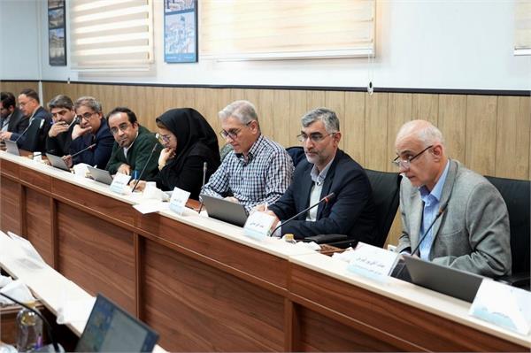 نشست آخرین وضعیت طرحهای اولویت دار شرکت نفت مناطق مرکزی 17
