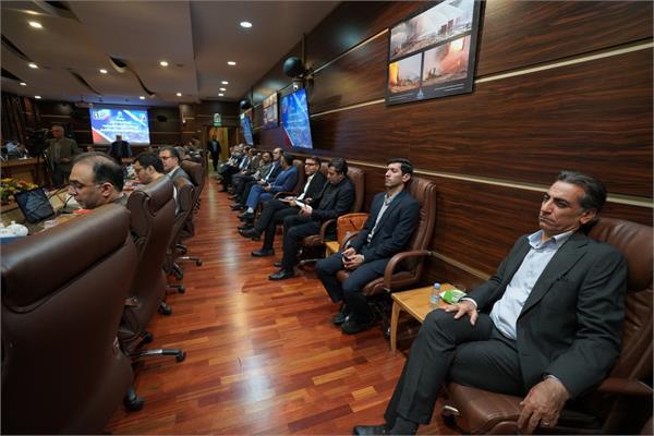 نخستین نشست مدیر عامل با مسئولین میان رده مدیریت های این شرکت نفت مناطق مرکزی ایران 22