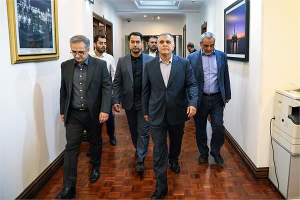 نخستین نشست پاک‌نژاد با شورای معاونان وزارت نفت 6