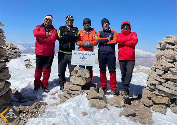 کوهنوردان  زاگرس جنوبی  قله برم فیروز سپیدان را فتح کردند