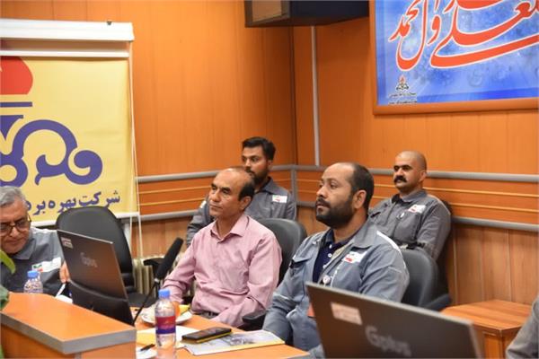 بازدید مشاور وزیر نفت در امور ایثارگران از منطقه عملیاتی خانگیران 6