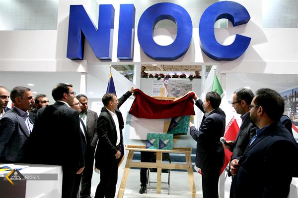 آیین رونمایی از کتاب مروری بر تاریخ شفاهی ٢٠ ساله شرکت نفت مناطق مرکزی ایران 4